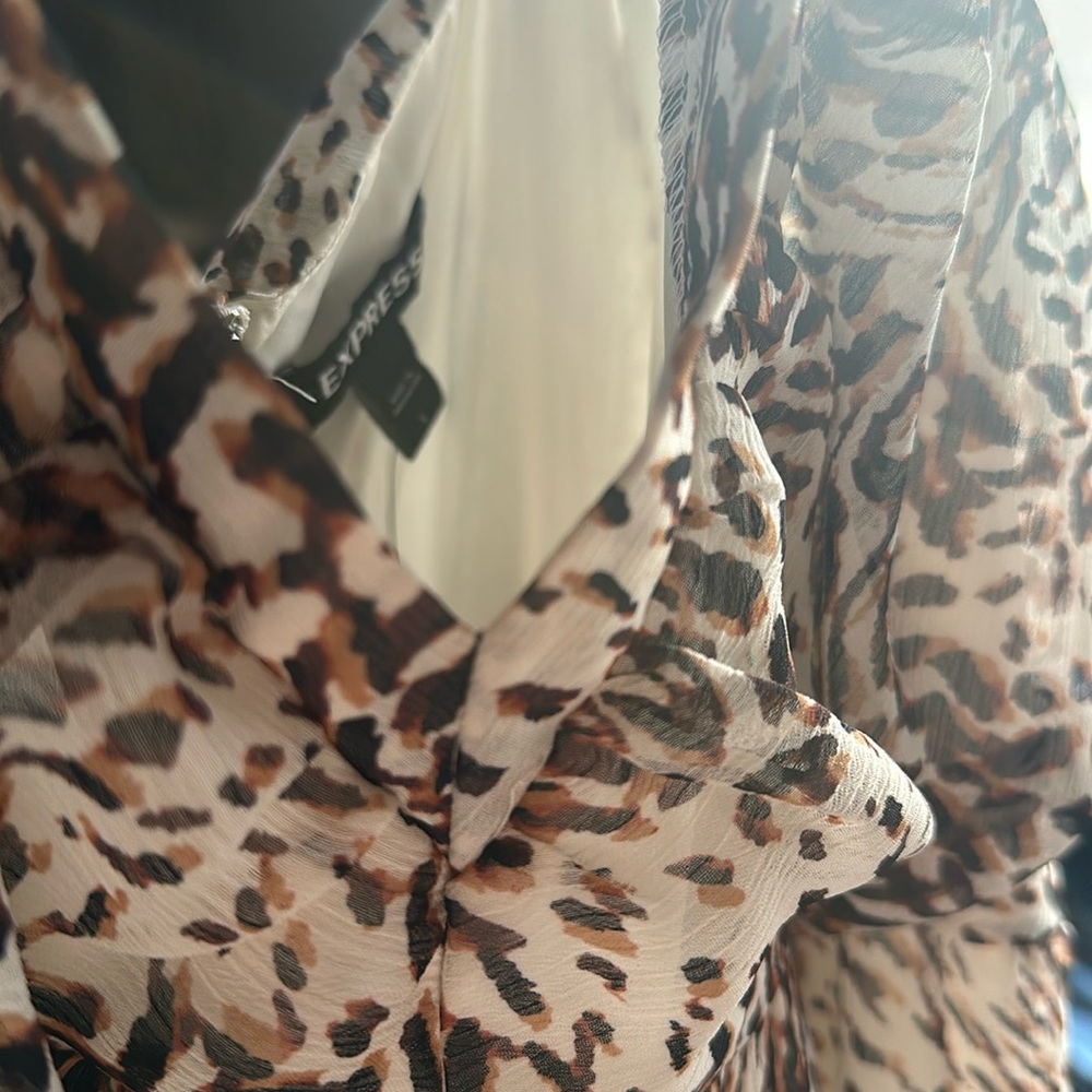 Express Large midi animal print w/ cream lining